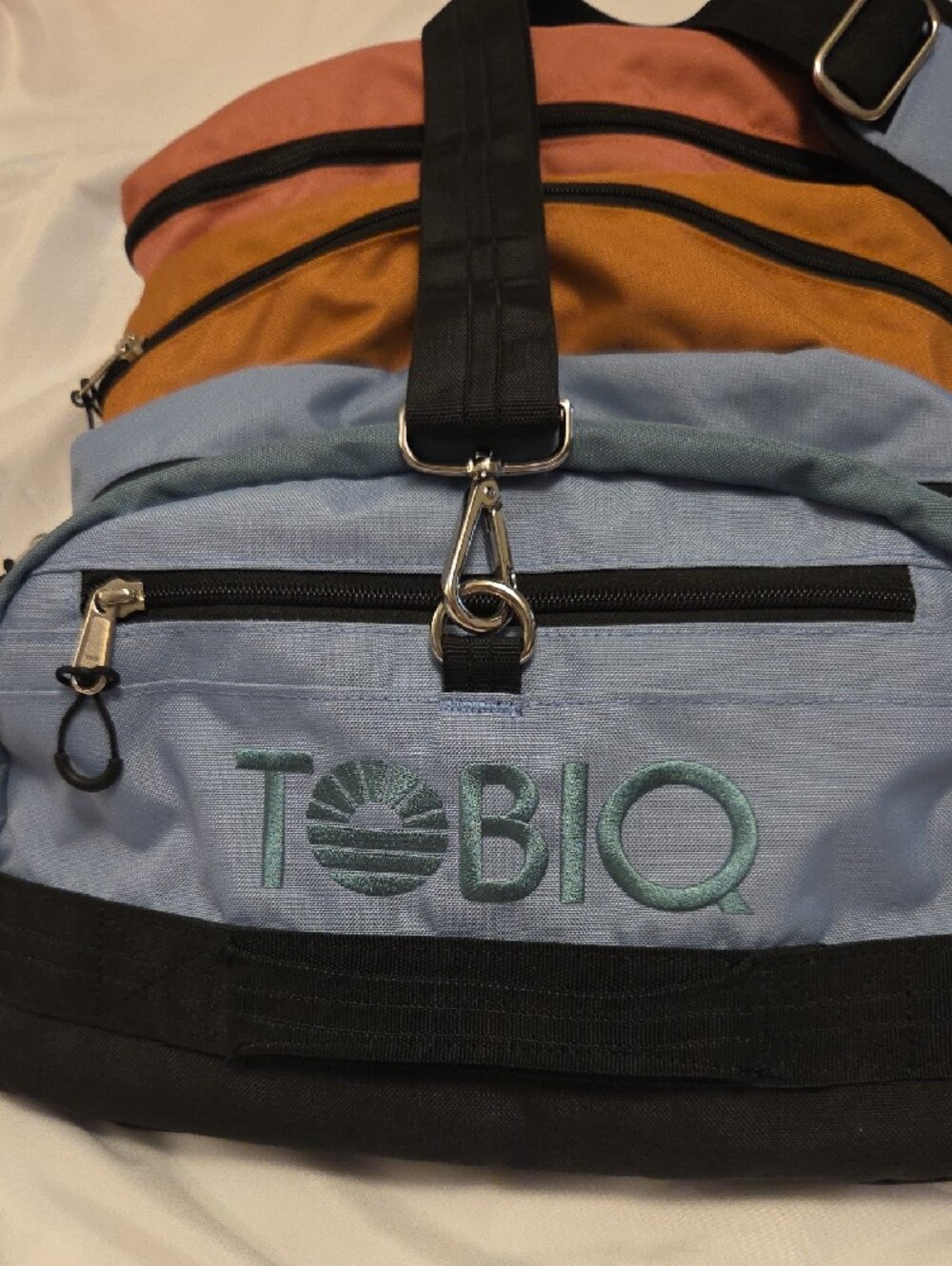 Tobiq Multi-Compartment Light Blue and Rust Travel Duffle Bag - Picture 6 of 8